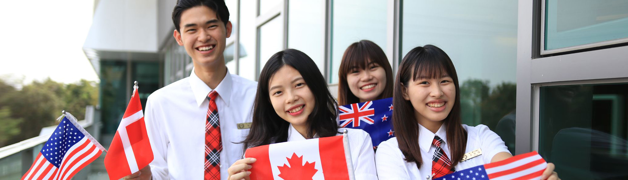 應英科加拿大留學生獲校長頒贈海外留學證書！